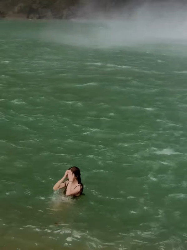 百億新抱吳千語印尼旅行泳裝上陣！曬超強馬甲線打破懷孕傳聞 