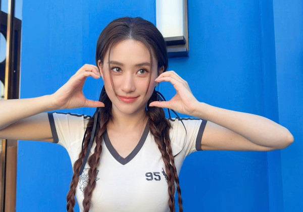 何超蓮真空大解放性感狂奔幾乎一覽無遺 網民猜測兩個線索再惹婚變傳聞