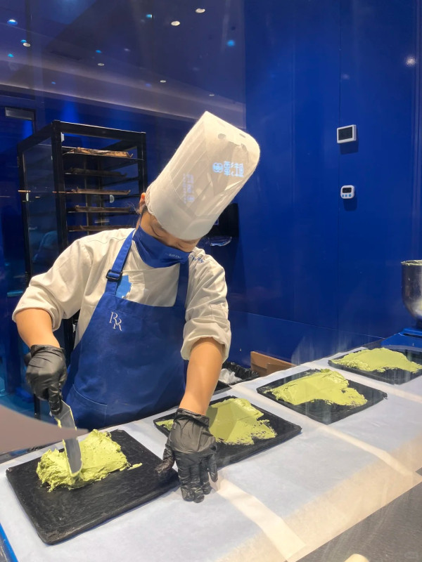 the Roll'ING瑞士卷的一大賣點是現場純手工製作的（圖片來源：小紅書@奇多多逛吃逛吃）