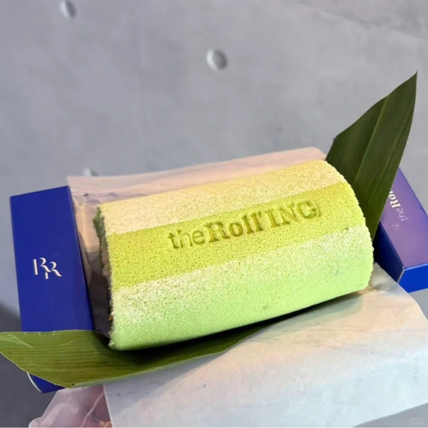 瑞士卷上印有的品牌名字亦一樣有「the」以及標點符號「'」。（圖片來源：小紅書@the Roll'ING）