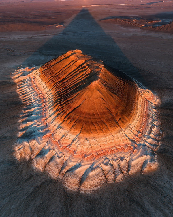壯觀奇景「彩虹蛋糕山」 竟隱藏著史前海底遺跡