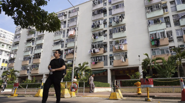 舊公屋「大變身」！走廊變住家 每層起多一個單位？港人憂電壓難以負荷：仲夾硬住人
