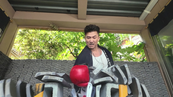 TVB視帝罕談金融風暴令歌手夢碎 曾轉行賣牛仔褲一原因欲哭無淚