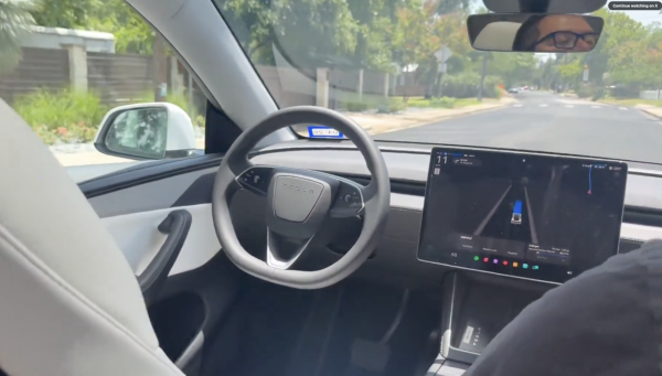Tesla Robotaxi正式上路 4.2美元體驗無人駕駛 蘿蔔快跑有勁敵！？