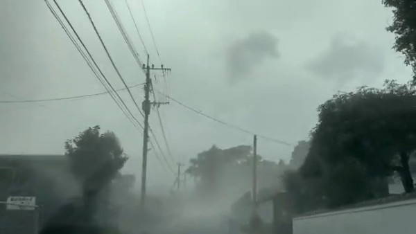 有片｜日本九州新燃岳火山相隔7年再度噴發 火山灰覆蓋宮崎縣 當局發二級警戒 
