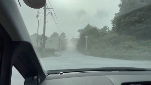 有片｜日本九州新燃岳火山相隔7年再度噴發 火山灰覆蓋宮崎縣 當局發二級警戒 