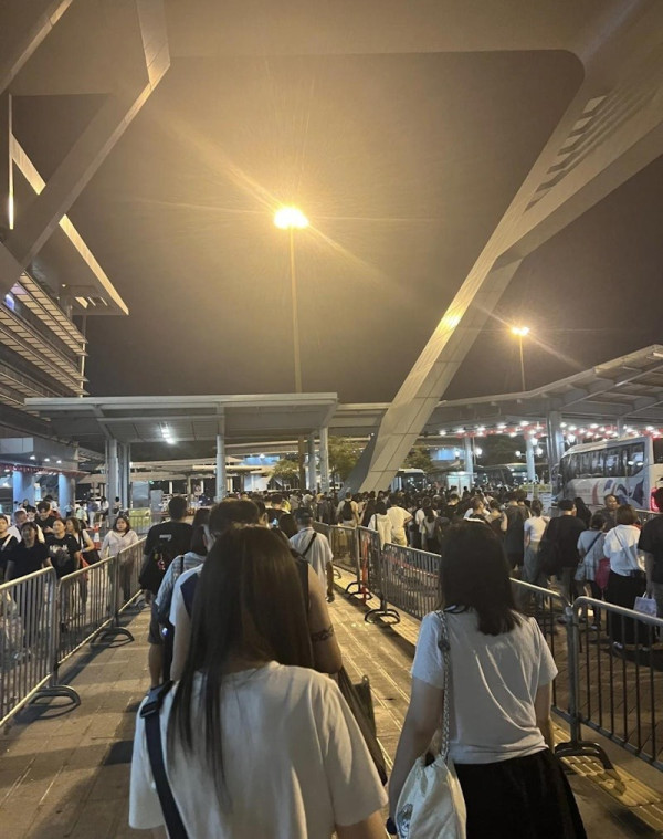 深圳灣口岸假日逼爆！吳業坤內地返港排足一個鐘的士 直言：以後唔會星期日返香港 