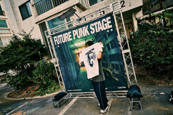 住宅區辦演唱會?韓國樂隊破天荒將公寓露台化身搖滾舞台 粉絲近距離欣賞氣氛正過紅館!