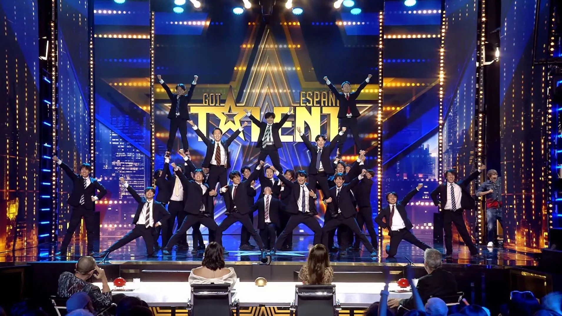 日本西裝啦啦隊「Cheer Re-Man’s」街頭表演爆紅！全男班顛覆傳統熱血追夢 