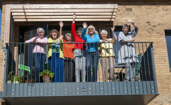 英國姑婆屋竟發展成社區!年過半百女性齊住養老 創辦人耗10年建立