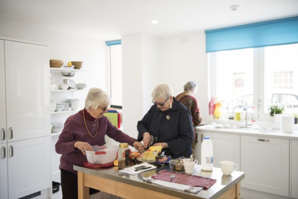 英國姑婆屋竟發展成社區!年過半百女性齊住養老 創辦人耗10年建立