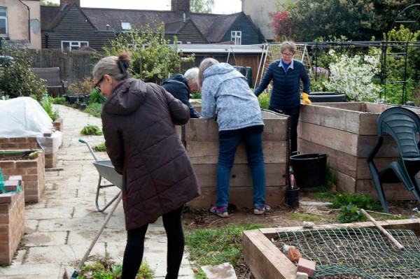 英國姑婆屋竟發展成社區!年過半百女性齊住養老 創辦人耗10年建立
