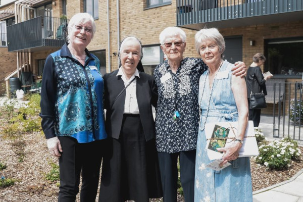 英國姑婆屋竟發展成社區!年過半百女性齊住養老 創辦人耗10年建立