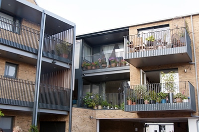 英國姑婆屋竟發展成社區!年過半百女性齊住養老 創辦人耗10年建立