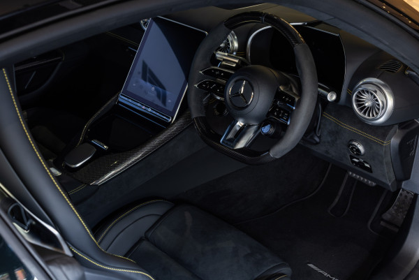 F1 電影熱潮來襲 全球僅 52 輛 Mercedes-AMG 限量版 GT「APXGP Edition」特別改裝展示型號限時展出
