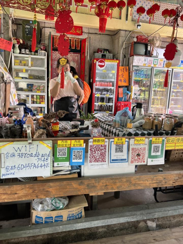 旅遊達人項明生不滿茶餐廳只收現金 讚深圳消費「乜都收」：明點解香港咁多餐廳收X 