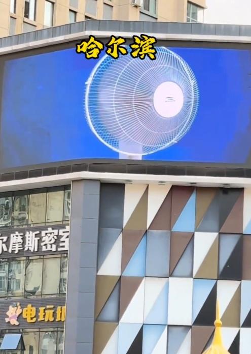 內地商場出奇招助路人降溫 戶外大螢幕播「這」動畫 網民:真的有用