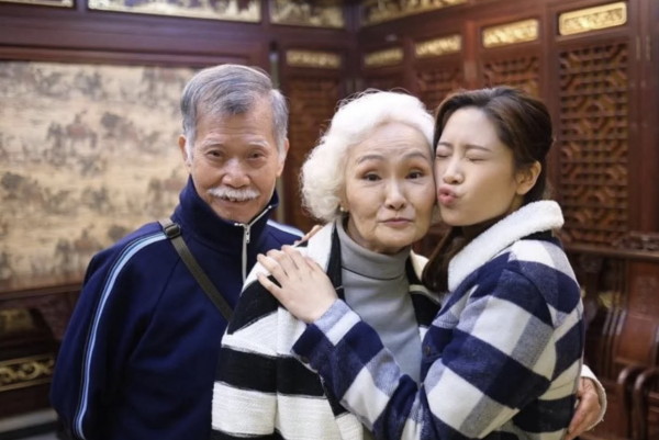 回顧雪妮與老公唐佳相愛半世紀浪漫史！因患病息影後老公成經理人相伴在旁不離不棄