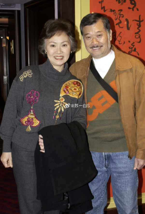 回顧雪妮與老公唐佳相愛半世紀浪漫史！因患病息影後老公成經理人相伴在旁不離不棄