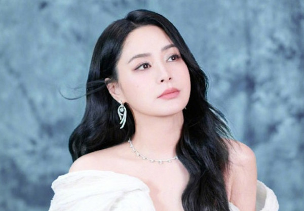 鍾欣潼阿嬌刻意扮醜演脫髮癌症病人 眉上瀏海憔悴造型震驚網民：真係你？