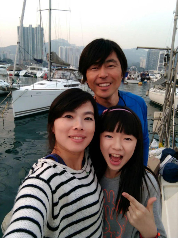 山東夫妻花光35萬身家帶8歲女兒休學航海 教育全憑自學！13年後受邀到美國工作 