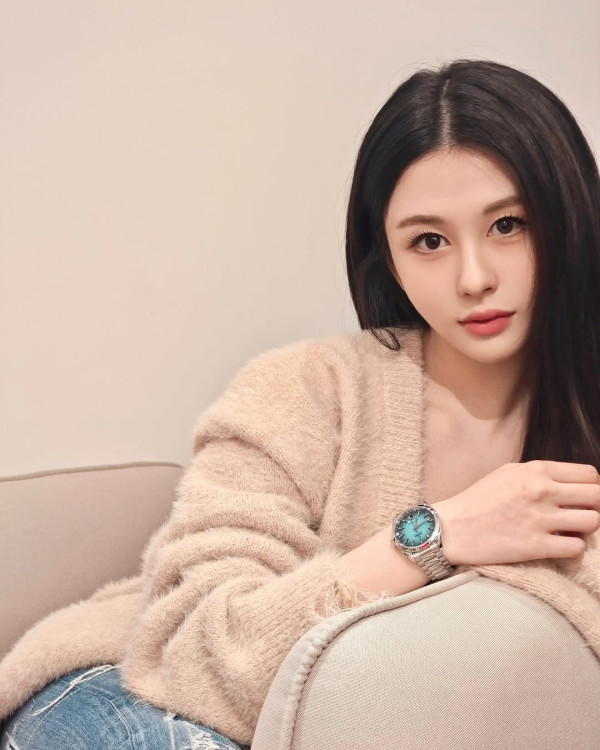 邱淑貞大女沈月x任晴佳最美星二代合體拍廣告！星味十足氣質非凡力證強大基因