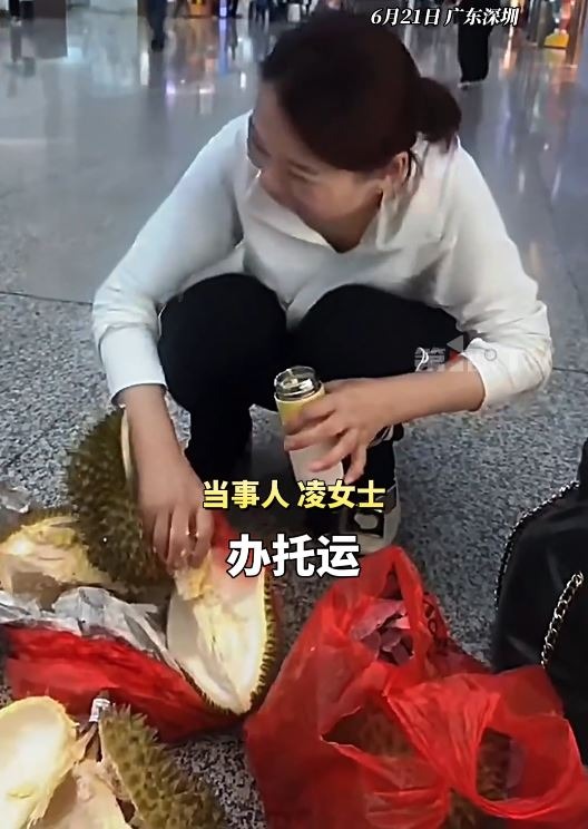旅客深圳機場狂食3個榴槤!將果肉塞進一物帶過關被識穿