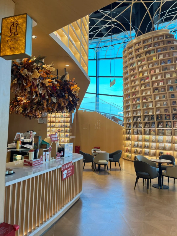 斗門萬達覔書店(圖片來源:小紅書@覔書店-珠海斗門萬達店) 斗門萬達覔書店(圖片來源:小紅書@覔書店-珠海斗門萬達店)