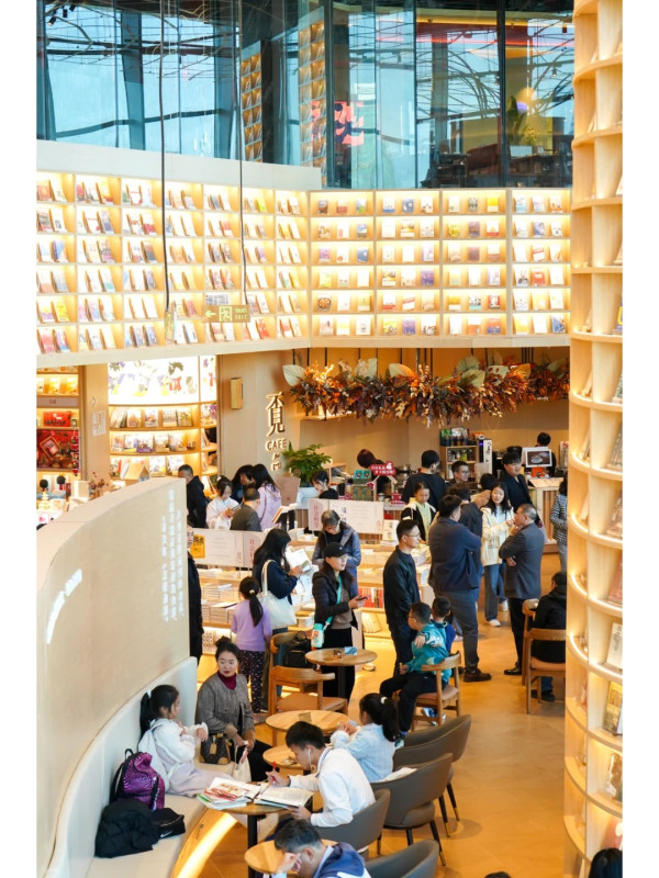 斗門萬達覔書店(圖片來源:小紅書@覔書店) 斗門萬達覔書店(圖片來源:小紅書@覔書店)