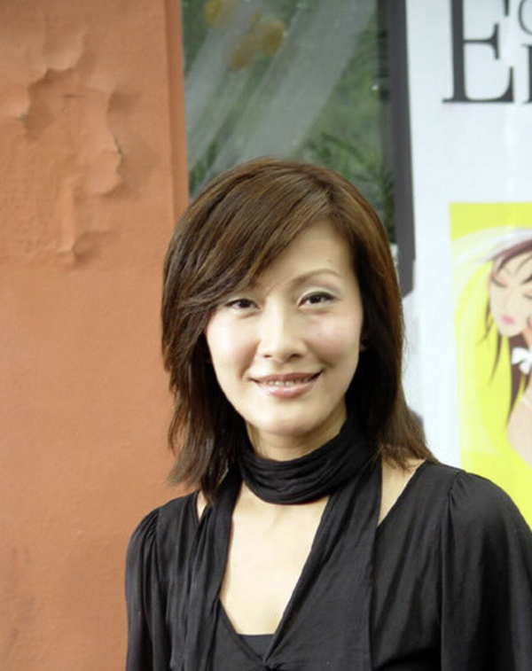 55歲陳慧珊超真實素顏樣意外曝光 臉上零醫美痕迹惹驚呼︰自然優雅老去