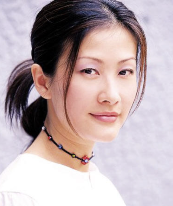 55歲陳慧珊超真實素顏樣意外曝光 臉上零醫美痕迹惹驚呼︰自然優雅老去