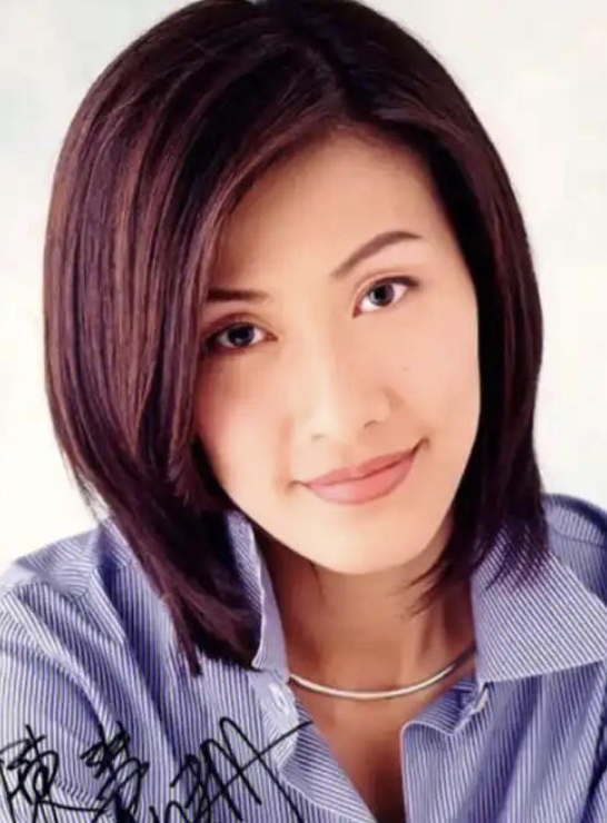 55歲陳慧珊超真實素顏樣意外曝光 臉上零醫美痕迹惹驚呼︰自然優雅老去