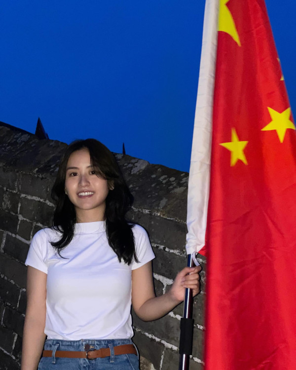 香港小姐2025｜民建聯西貢區議員25歲莊雅婷參選 北京大學高材生活躍政圈強調愛國無錯