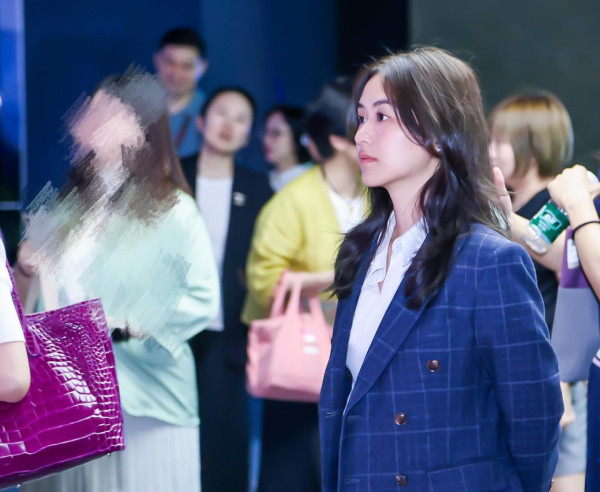 香港小姐2025｜民建聯西貢區議員25歲莊雅婷參選 北京大學高材生活躍政圈強調愛國無錯