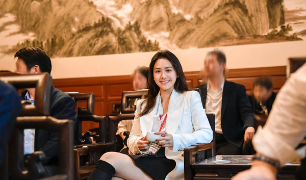 香港小姐2025｜民建聯西貢區議員25歲莊雅婷參選 北京大學高材生活躍政圈強調愛國無錯