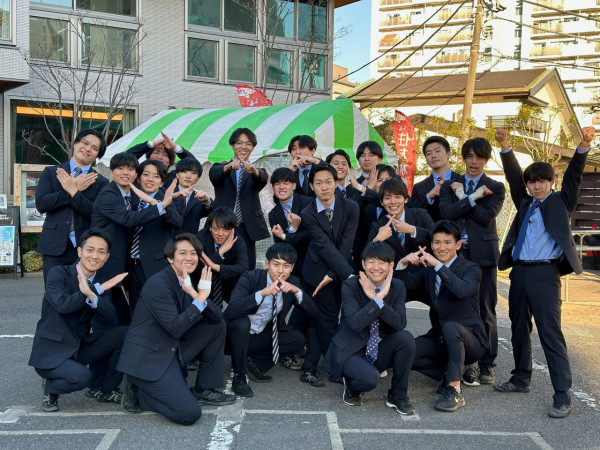 日本西裝啦啦隊「Cheer Re-Man’s」街頭表演爆紅！全男班顛覆傳統熱血追夢 