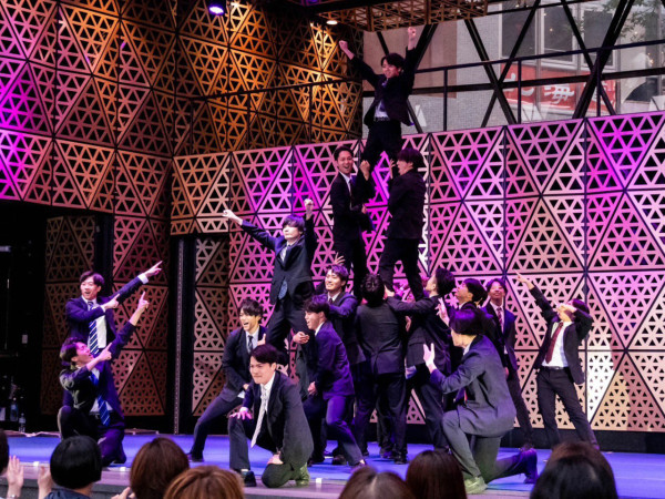 日本西裝啦啦隊「Cheer Re-Man’s」街頭表演爆紅！全男班顛覆傳統熱血追夢 