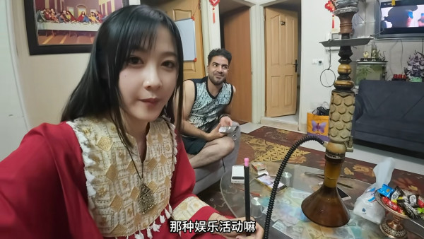 靚女KOL遊伊朗住熱情男屋企做梳化客  屋主半夜突然變臉要求做一事 