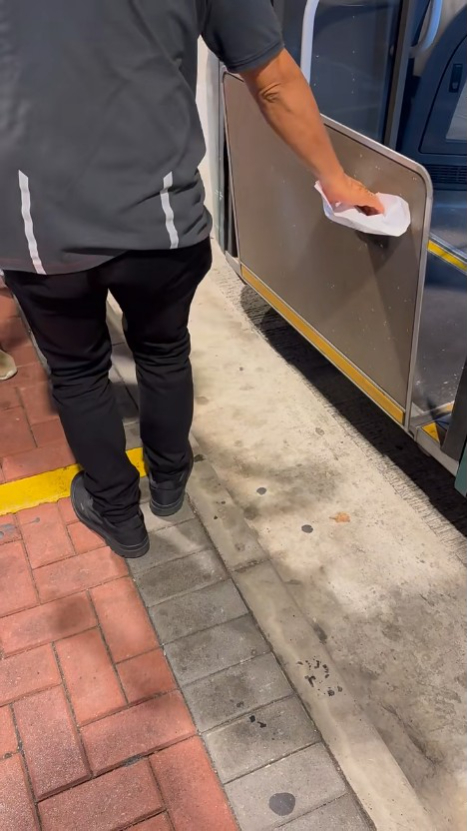 巴士司機動怒！高速公路突停車「鬧爆」阿叔網民力撐車長