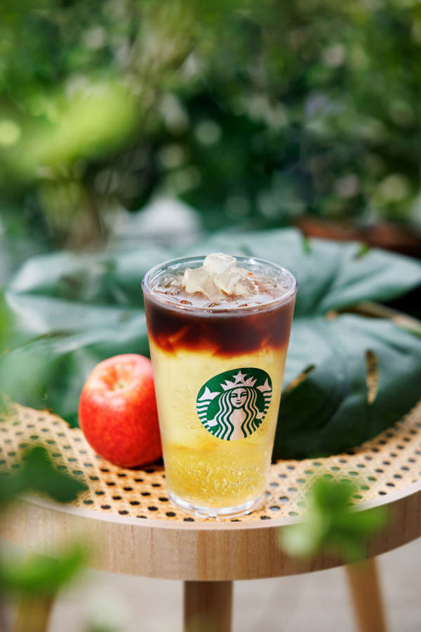 STARBUCKS聯乘BEAMS推出復古旗幟杯具   香橙氣泡特濃咖啡配蘆薈粒粒／香橙朱古力忌廉星冰樂