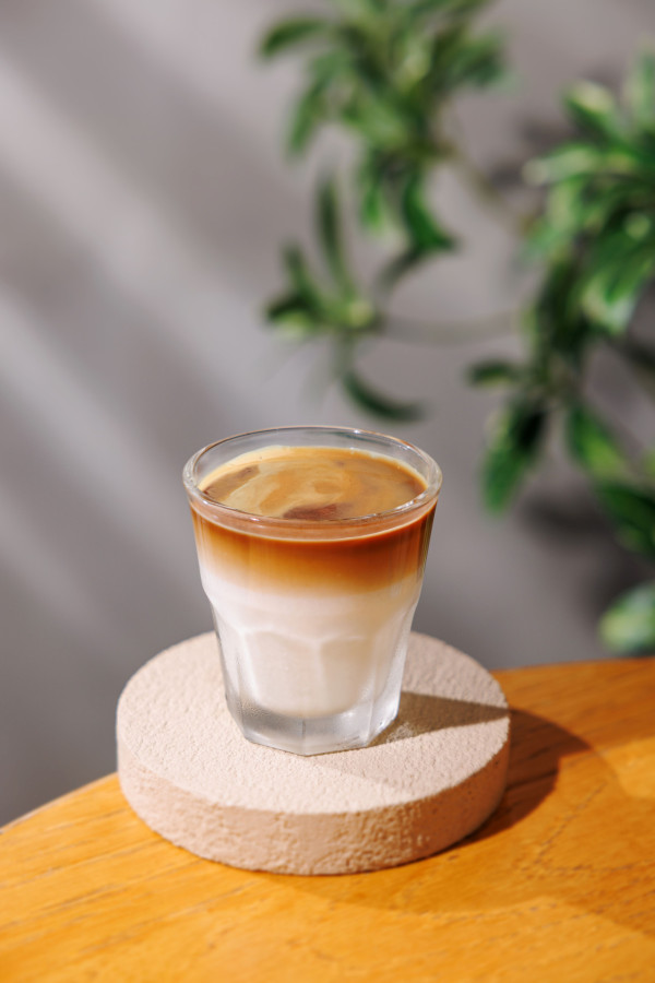 STARBUCKS聯乘BEAMS推出復古旗幟杯具   香橙氣泡特濃咖啡配蘆薈粒粒／香橙朱古力忌廉星冰樂