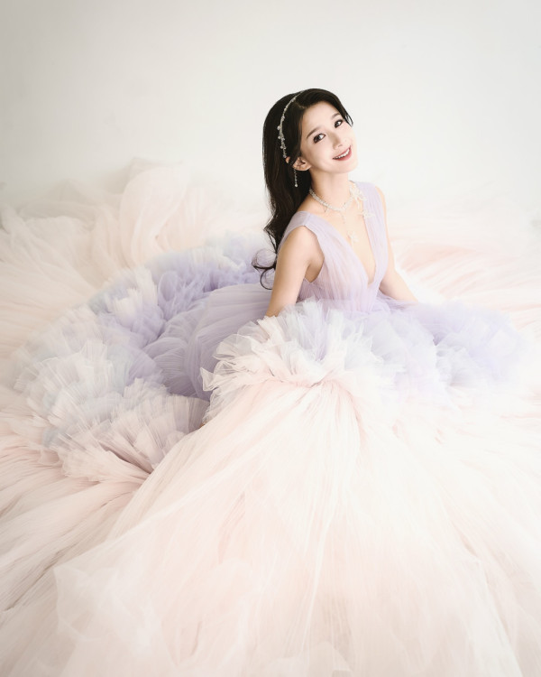 富三代女藝人山頂豪宅內貌激罕曝光！大廳放滿古董格局如皇宮奢華極震撼