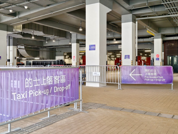 啟德主場館的士上落客區（H 閘外地面）
