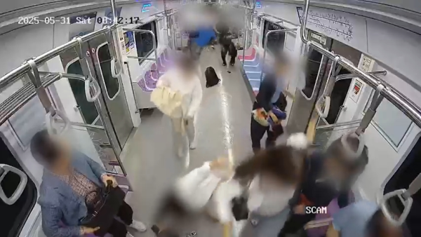 首爾地鐵縱火案驚悚畫面曝光！孕婦滑倒逃命多人受傷！市民英雄獨自勇救火救人 