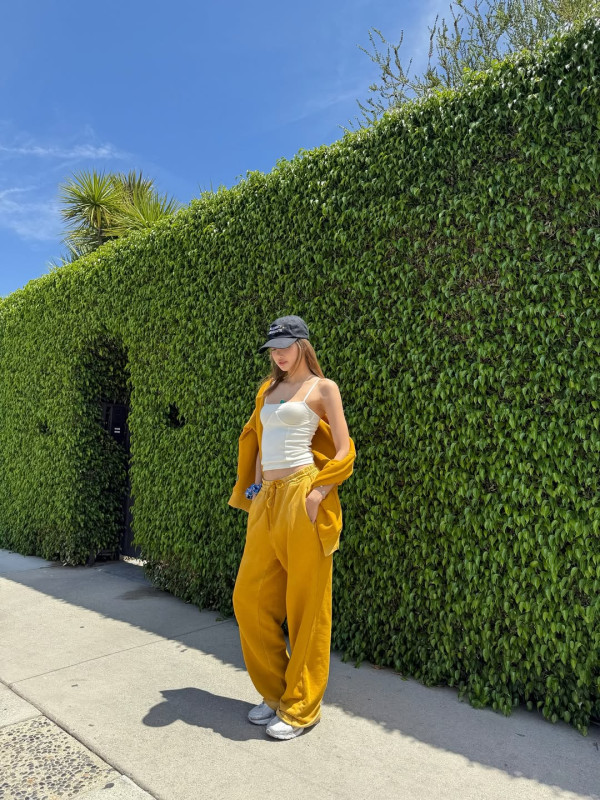 Lisa@BLACKPINK二手衫市集一日限定首爾開鑼！入場採預約制 收益全數作慈善用途 