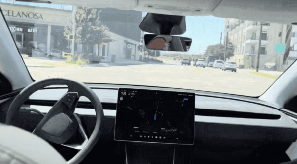 Tesla Robotaxi 首日營運即「翻車」 超速逆行兼無故急剎 相關部門介入調查