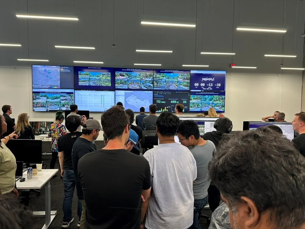 Tesla Robotaxi 首日營運即「翻車」 超速逆行兼無故急剎 相關部門介入調查