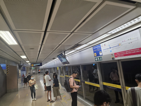 泰國旅遊搭車可用信用卡？記者親測MRT巴士用visa付款實況