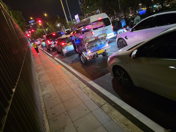 泰國旅遊搭車可用信用卡？記者親測MRT巴士用visa付款實況
