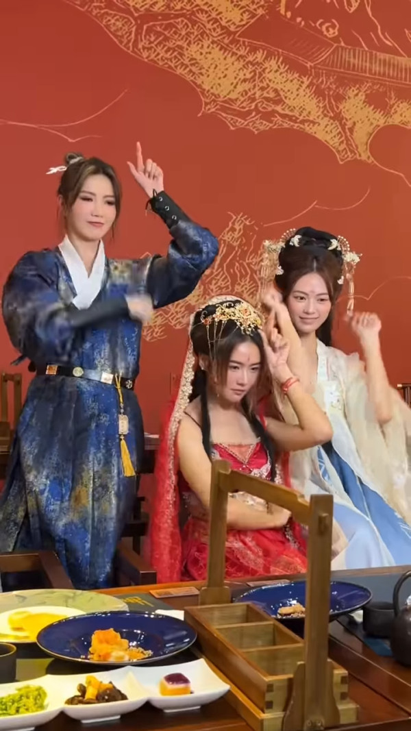戴祖儀超低胸尺度谷盡4吋偉大深溝 豁出去史上最性感：真係好大犧牲
